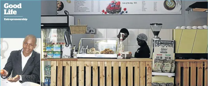  ?? /PHOTOS: LONDIWE DLOMO ?? Sihle Magubane, left, the owner of Sihle’s Brew, and workers behind the the counter are hard at work.