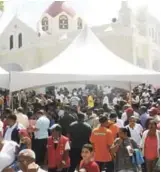  ?? ONELIO DOMÍNGUEZ/LISTÍN DAIRIO SANTO CERRO, LA VEGA. ?? Miles de feligreses acudieron ayer a la provincia La Vega, donde está el santuario en honor a la Virgen de las Mercedes.