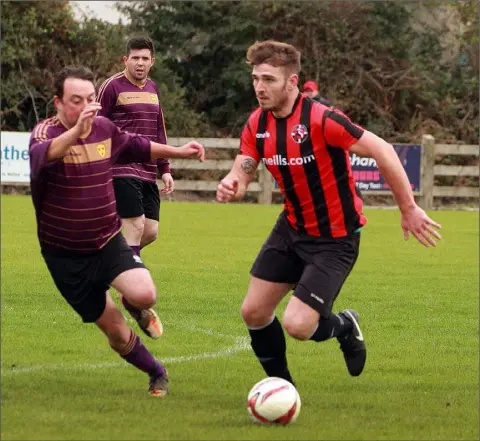  ??  ?? Fran Hore of Wexford Albion closes in on David Curley of Gorey Rangers as Elliott Malone looks on during their Division 3 match.