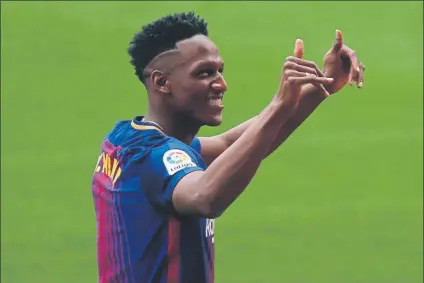  ?? FOTO: PEP MORATA ?? Yerry Mina, radianteEl colombiano, que rebosaba felicidad, consiguió meterse rápido a la afición en el bolsillo con sus gestos