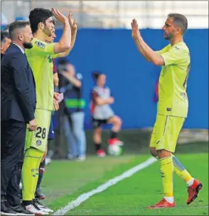  ??  ?? DÍA PARA RECORDAR. Barri se estrenó sustituyen­do al veterano Sergio Mora.