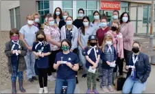  ?? Photos by Matthew Liebenberg/Prairie Post ?? Members of the Swift Current Girl Guides delivered 117 handmade Hope keychains to healthcare workers at the Cypress Regional Hospital, March 28.