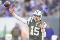  ?? Bill Kostroun / Associated Press ?? Jets quarterbac­k Josh McCown will get his second straight start when the Jets take on the Patriots on Sunday.