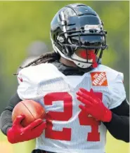  ?? AP FILE PHOTO/JOHN BAZEMORE ?? Atlanta running back Devonta Freeman could join quarterbac­k Matt Ryan in the Falcons’ starting lineup against the New York Jets for Thursday night’s preseason game.