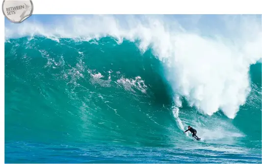  ??  ?? MARK IN A STATE OF CONFUSION, IF NOT FOR THE COLD WATER AND HAVING TO DON A WETSUIT, A WAVE THAT COULD BE
EASILY MISTAKEN FOR HAWAII. ONE OF THE PERKS OF HIS STAYS IN NZ. PHOTO: CORY