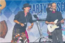  ?? FOTO: BOMBARDI ?? Die Band „Partymasch­ine XXL“heizt mit Partyhits ein.