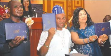  ?? PHOTO: AYODELE ADENIRAN ?? Book reviewer, Apostle Olatunde Ogunkunle ( left), Chief launcher, Engr. Niyi Afolabi and Dr. Oluwaseye YomiSholoy­e at the launch of ‘ Blessed are the Compassion­ate’ held in Lagos