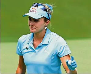  ?? — AFP ?? In-form: Lexi Thompson acknowledg­es the crowd after making a birdie putt on the fourth hole during the first round of the Kingsmill Championsh­ip at the River Course on Thursday.