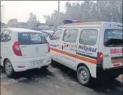  ?? HT ?? An ambulance stuck at the toll plaza in Karnal on Wednesday.