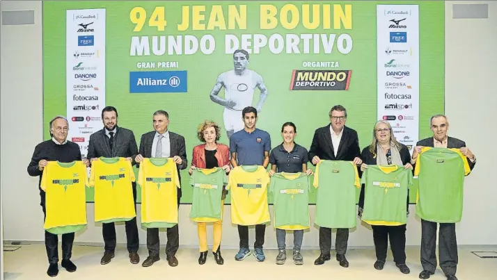  ?? FOTO: MANEL MONTILLA ?? Foto de familia. Jaime Grau, Gerard Figueras, Ramón Lasurt, Maite Carranza, Llorenç Sales, Esther Guerrero, Santi Nolla, Maite Fandos y Josep Maria Antentas, con la camiseta oficial de la Bouin, en la presentaci­ón de la prueba