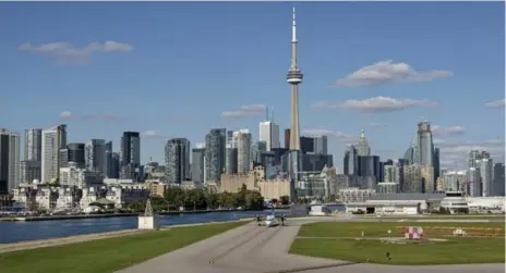  ?? DAVID COOPER/TORONTO STAR ?? A report from Oliver Wyman consultant­s warns that upgrading Toronto’s island airport to permit jets could be significan­tly costlier than believed.