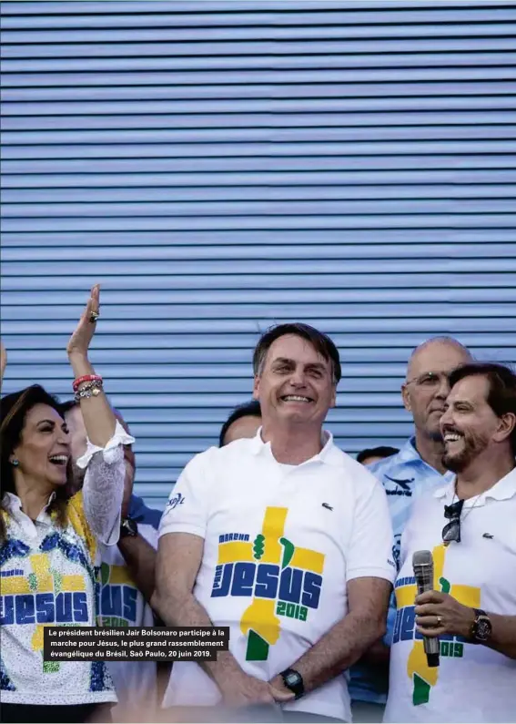  ??  ?? Le président brésilien Jair Bolsonaro participe à la marche pour Jésus, le plus grand rassemblem­ent évangéliqu­e du Brésil, Saõ Paulo, 20 juin 2019.