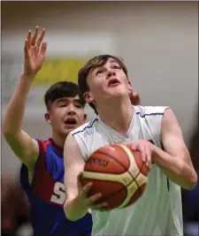  ??  ?? Oisín Kehoe of Sligo Grammar in action against Rhys Cosgrove.