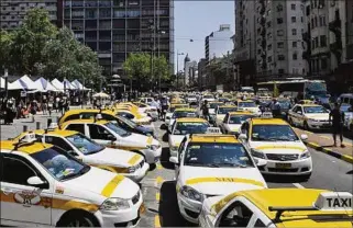  ?? ?? TAXIS. Dourado aseguró en el Parlamento que se ven perjudicad­os por suba en el precio de la nafta.