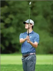  ?? PETE BANNAN-DIGITAL FIRST MEDIA ?? Stephen Borst of Great Valley tees off on the 10th hole at Applecross Country Club in the Ches-Mont Golf Championsh­ips on Tuesday. He finished in fifth with a 75 for the round.