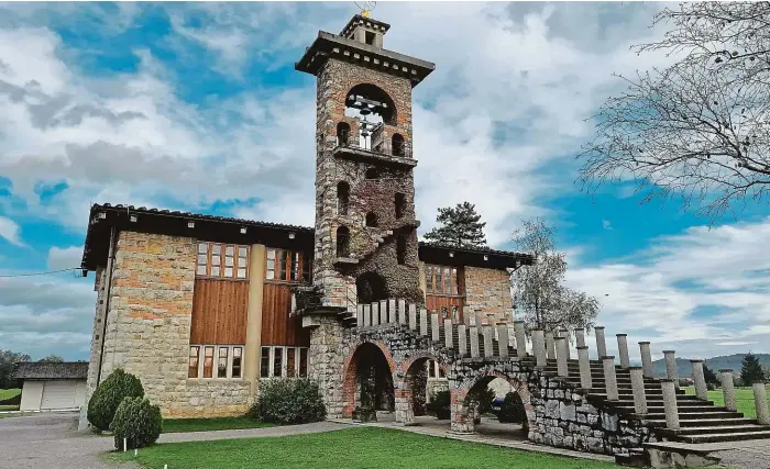  ?? FOTO ZDENĚK LUKEŠ ?? Odvážná architektu­ra. Na projektu sv. Michaela na Blatech pracoval Plečnik řadu let, dílo bylo dokončeno a vysvěceno v roce 1940.