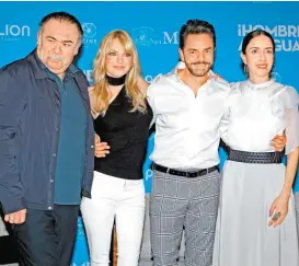  ??  ?? Jesús Ochoa, Anna Faris, el coproducto­r y Cecilia Suárez.