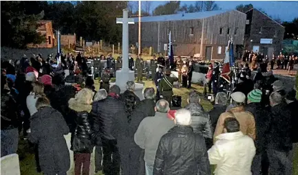  ?? PHOTO: MARTY SHARPE/FAIRFAX NZ ?? The Anzac Day service in Le Quesnoy, France, on Sunday.