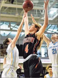  ?? The Washington Post via Getty Images ?? Women’s basketball recruit Saylor Poffenbarg­er (4) will enroll at UConn this weekend. After a 10-day quarantine, she will be eligible to practice and play in games.