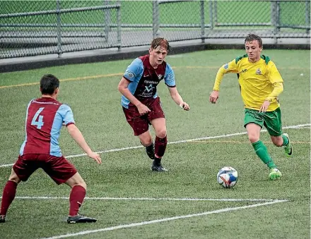  ?? PHOTO: ANDREW TURNER ?? Lower Hutt City’s Ryan Kelly, right, on the attack against North Wellington in the regional under-19 tournament held at Upper Hutt.