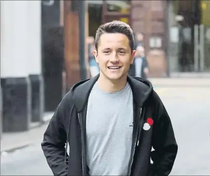  ?? FOTO: GTRES ?? Ander Herrera pasea por las calles de Manchester