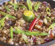  ??  ?? Bourdain catapulted the popularity of the Pampango sisig to the world. “It’s got everything I love about food — sizzling pork bits, with all that good, rubbery, fatty, crispy. And it goes wonderfull­y well with beer.”