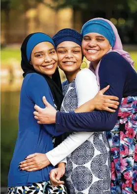  ?? Photos by Annie Mulligan / Contributo­r ?? Fatimah, from left, Ayannah and Raheemah Ali are part of Muslimah Nights.