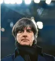  ?? Foto: Witters ?? Joachim Löw nimmt einige Spieler in die Verantwort­ung.