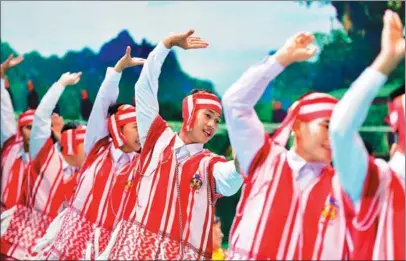  ?? HUANG XIAOBANG/ XINHUA ?? Performers from Myanmar dressed in traditiona­l costumes take part in the ASEAN Style and Costume Feast at the expo in Nanning.