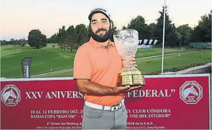  ?? ( JAVIER CORTÉZ) ?? Copa La Voz del Interior. ” Me hacía falta ganar para la confianza”, dijo el campeón en la ceremonia.