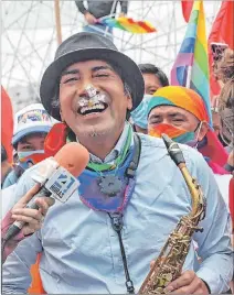  ?? HENRY LAPO / EXPRESO ?? Festejo. Simpatizan­tes de Pérez celebraron su cumpleaños en la marcha.