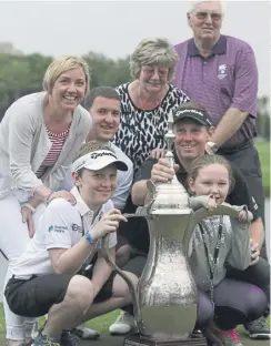  ?? ?? Stephen Gallacher and his family with the Dallah Trophy in 2014