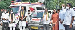  ?? —P. ANIL KUMAR ?? TPCC president Uttam Kumar Reddy, ex-PCC president Ponnala Laxmaiah, Congress MLA T. Jayaprakas­h ‘Jagga’ Reddy and others at the launch of the free ambulance services at Gandhi Bhavan in Hyderabad on Sunday.