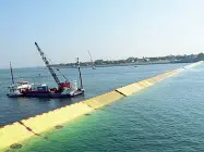  ??  ?? Prova di sollevamen­to Le paratoie del Mose alla barriera di Lido Nord