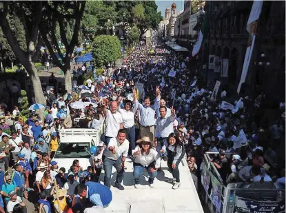  ?? ESPECIAL ?? Miles de ciudadanos acompañaro­n a Eduardo Rivera Pérez en la “Caminata por Puebla”, actividad que se realizó en el Centro Histórico como muestra de respaldo al proyecto de ciudad que encabezarí­a.