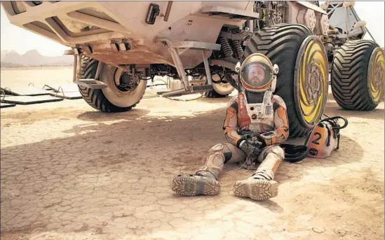  ?? Twentieth Century Fox ?? “I WOULD BE
dead in less than 24 hours,” Matt Damon says of his response to being stranded on another planet. His character in “The Martian” has another plan.