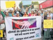  ??  ?? AAP Mahila Shakti activists stage a protest against the gang rape in Bhopal. PTI FILE