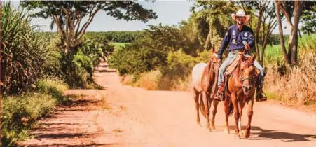  ?? PHOTOS BY FILIPE MASETTI LEITE ?? In the beginning: Filipe Masetti Leite starts his epic Long Ride in Brazil in April 2016.