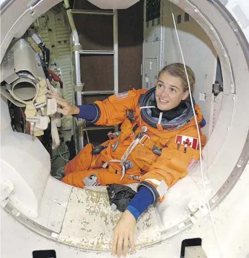  ?? NASA ?? Julie Payette participat­es in a training session in one of the full-scale trainers at NASA’s Johnson Space Center.