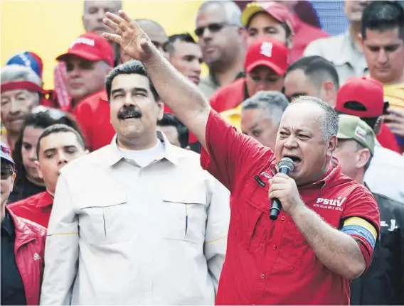  ??  ?? El Presidente Nicolás Maduro, acompañado de Diosdado Cabello, ahora presidente de la Asamblea Constituye­nte, en un acto en 2019. ►