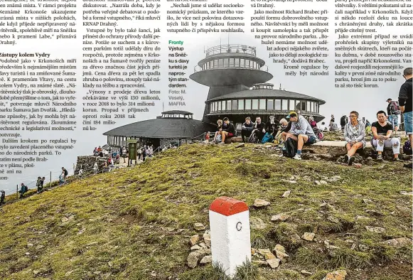  ?? Foto: M. Veselý, MAFRA ?? Fronty
Výstup na Sněžku s davy turistů je naprostým standardem.