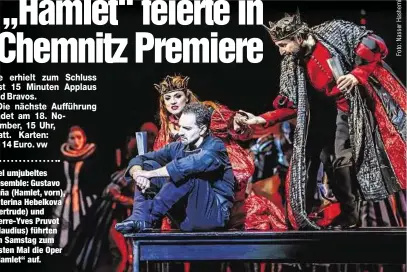  ??  ?? Viel umjubeltes Ensemble: Gustavo Peña (Hamlet, vorn), Katerina Hebelkova (Gertrude) und Pierre-Yves Pruvot (Claudius) führten am Samstag zum ersten Mal die Oper „Hamlet“auf.