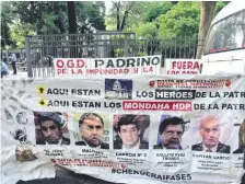  ??  ?? Óscar González Daher no fue el único blanco de las protestas. Marito y otras autoridade­s también fueron “recordados”.