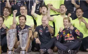  ?? ?? NOSTALGIA. El piloto alemán celebra su cuarto título de la Fórmula Uno, tras una dominante temporada 2013.