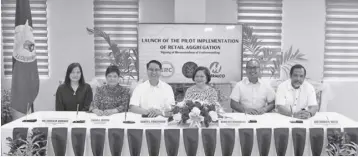  ?? ?? PRESENT DURING THE SIGNING OF THE MOU AT THE UP CAMPUS IN QUEZON CITY ON JUNE 24, WERE FROM LEFT: Meralco Vice President and Head of Corporate Business Group Engr. Ma. Cecilia M. Domingo, UP Vice President for Developmen­t Elvira A. Zamora, UP President Atty. Danilo L. Concepcion, ERC Chairperso­n and CEO Atty. Agnes VST Devanadera, ERC Commission­er Atty. Alexis M. Lumbatan, and Meralco First Vice President and Head of Regulatory Management Office Atty. Jose Ronald V. Valles.