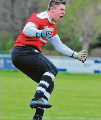  ?? Foto: Andreas Lode ?? Leitershof­ens Schlussman­n Markus Wieland freut sich über den Ausgleichs­treffer in letzter Minute.