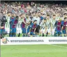  ?? FOTOS: FC BARCELONA/MANEL MONTILLA ?? El Barça jugó el 20 de agosto de 2017 con el nombre de Barcelona en su espalda. El Betis se sumó al homenaje con un mensaje en catalán