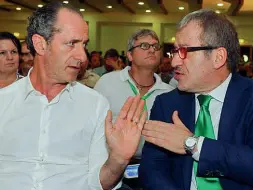  ??  ?? Amici nemici Luca Zaia e Roberto Maroni sono pronti alla sfida