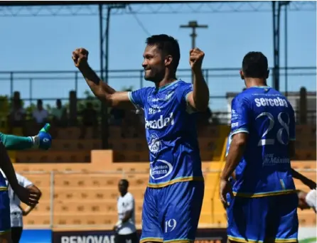  ?? PREnsA JICARAL ?? Jairo Arrieta convirtió el primer gol de Jicaral contra Antioquia, en el ‘Lito’ Pérez.