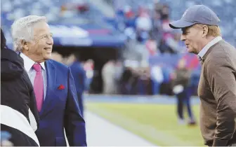  ?? AP PHOTO ?? HEY PAL: Despite their difference­s, Robert Kraft has Roger Goodell’s back.